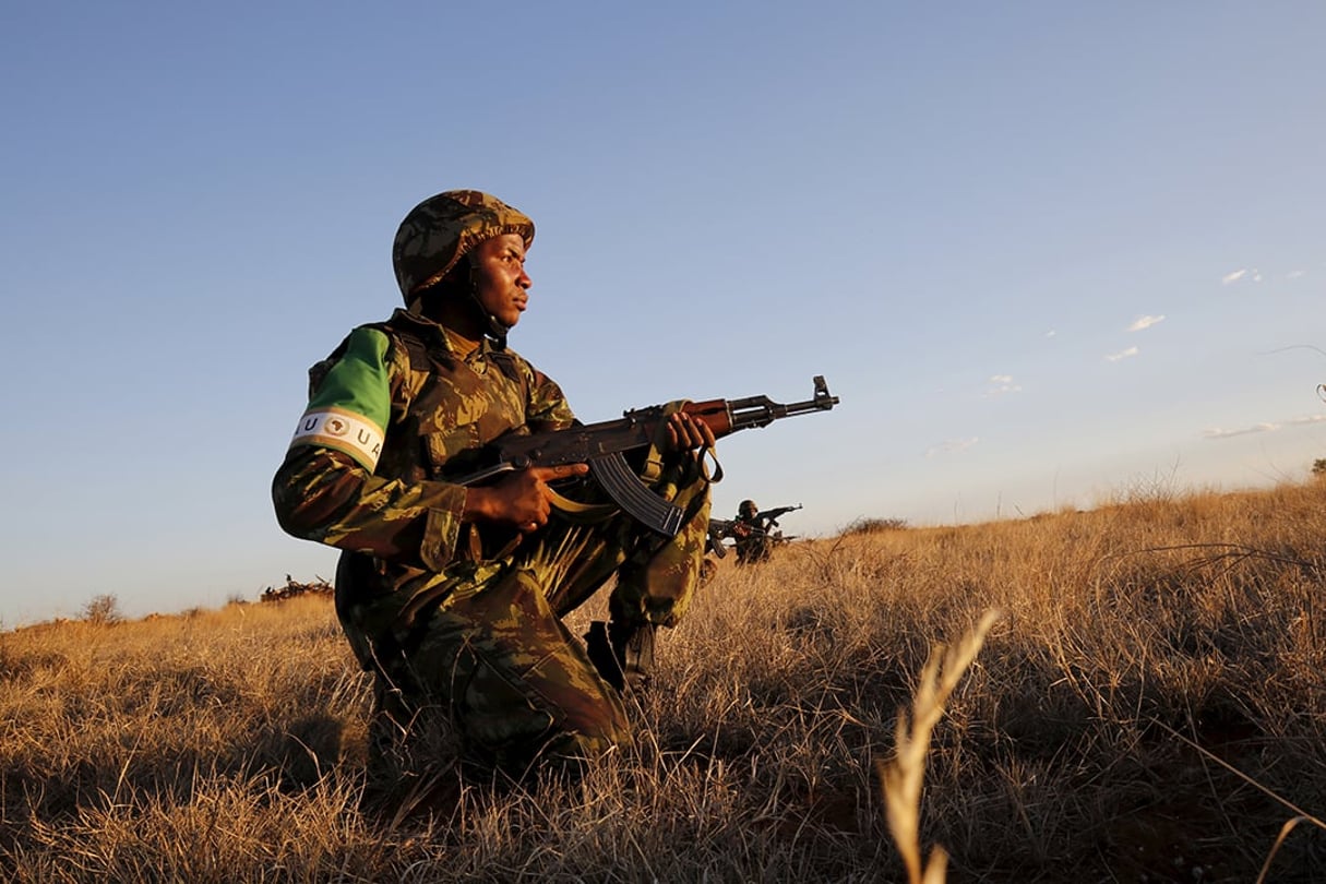 Des soldats mozambicains à l’exercice dans le cadre de la Force africaine en attente de l’UA, zone d’entraînement sud-africaine de Lohatla, 2015. © Mike Hutchings/REUTERS