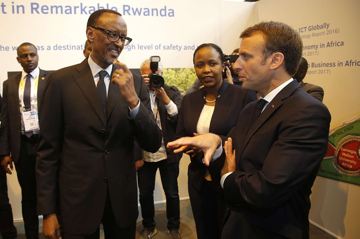 Paul Kagame et Emmanuel Macron lors du salon VivaTech, à Paris, en mai 2018 © Michel Euler/AP/SIPA