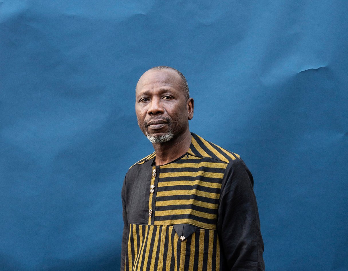 Ballaké Sissoko, musicien malien, joueur de kora,  issu d’une famille de « djéli ». Pour son nouvel album Djourou. A Paris, le 8 mars 2021. © Claire Delfino pour JA