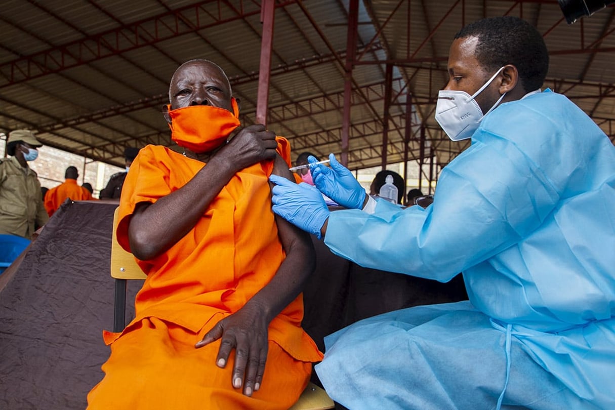 Vaccination contre le Covid-19 à Kigali (Rwanda), le 10 mars 2021. © Cyril Ndegeya/ XINHUA-REA