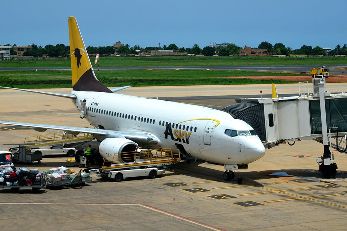 Un Boeing 737-7K9 d’Asky à l’aéroport international de Lomé-Tokoin. © M.Torres/Travel-Images/Getty Images