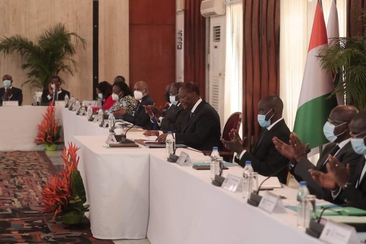 Alassane Ouattara, lors du conseil des ministres du 7 avril 2021 au palais présidentiel. © DR / Présidence ivoirienne