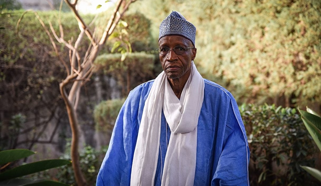 Ousmane Sy chez lui, dans le quartier de Kalabankoro à Bamako, début avril.
