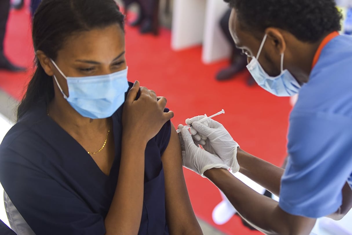 Vaccination à Addis-Abeba, en mars 2021 © Michael Tewelde/Xinhua/REA