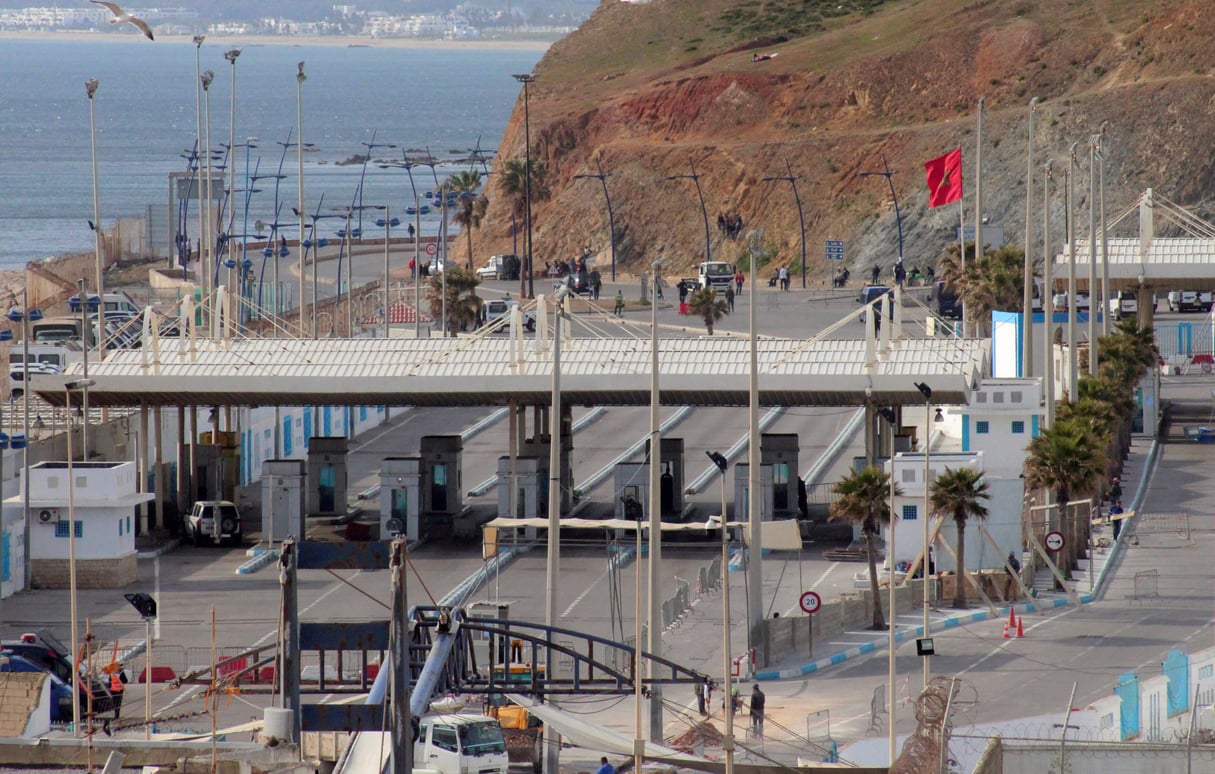 Un poste frontière entre l’Espagne et le Maroc dans l’enclave nord-africaine espagnole de Ceuta, en Espagne, le 13 mars 2020. © REDUAN/EPA/MAXPPP