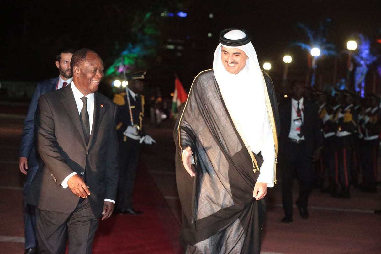 Le président ivoirien Alassane Ouattara et Cheikh Tamim Ben Hamad Al-Thani, émir du Qatar, en Côte d’Ivoire, en décembre 2017. © AOuattara_PRCI/Compte officiel du président ivoirien/Twitter