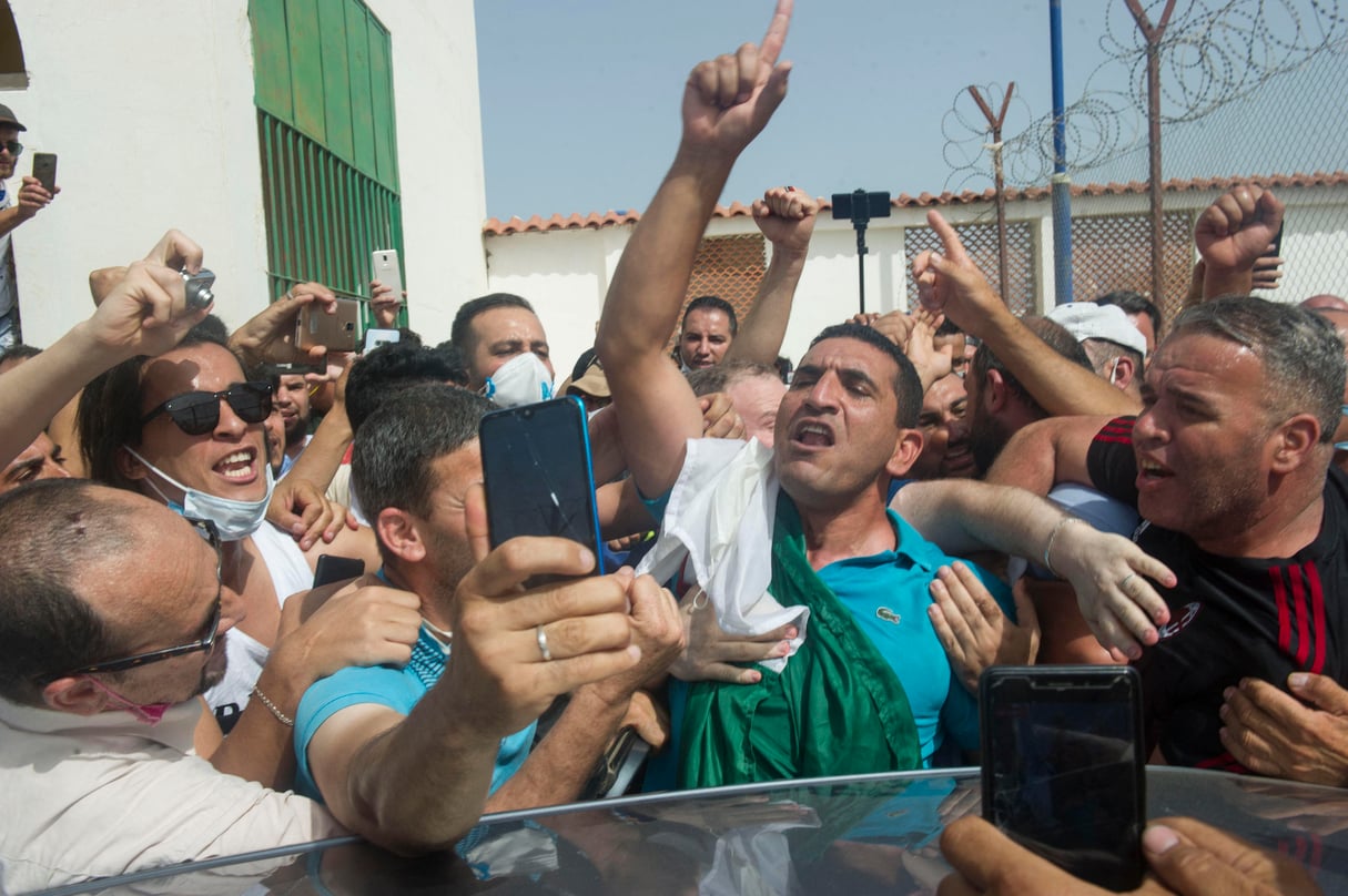 Karim Tabbou, l’une des figures du « Hirak », à sa sortie de prison le 2 juillet 2020 à Alger. © Photo by Louiza Ammi/ABACAPRESS.COM