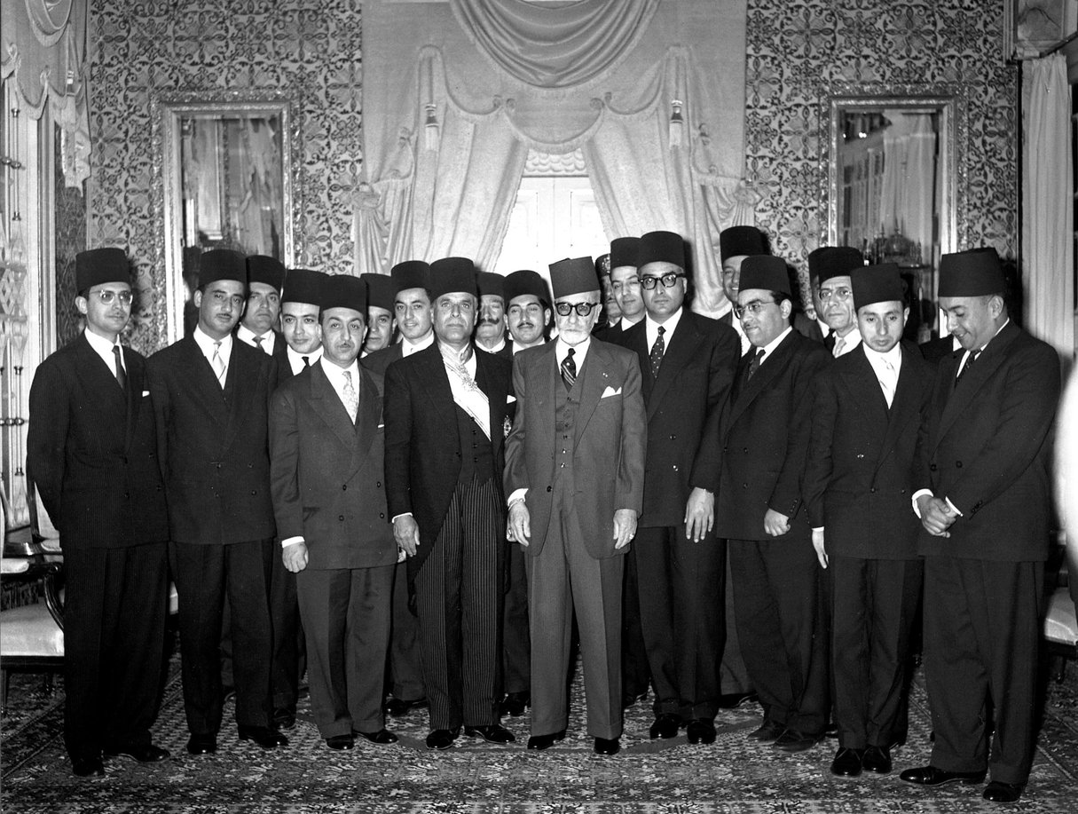 Premier gouvernement de l’Indépendance, le 15 avril 1956, à Carthage. © Archives Jeune Afrique