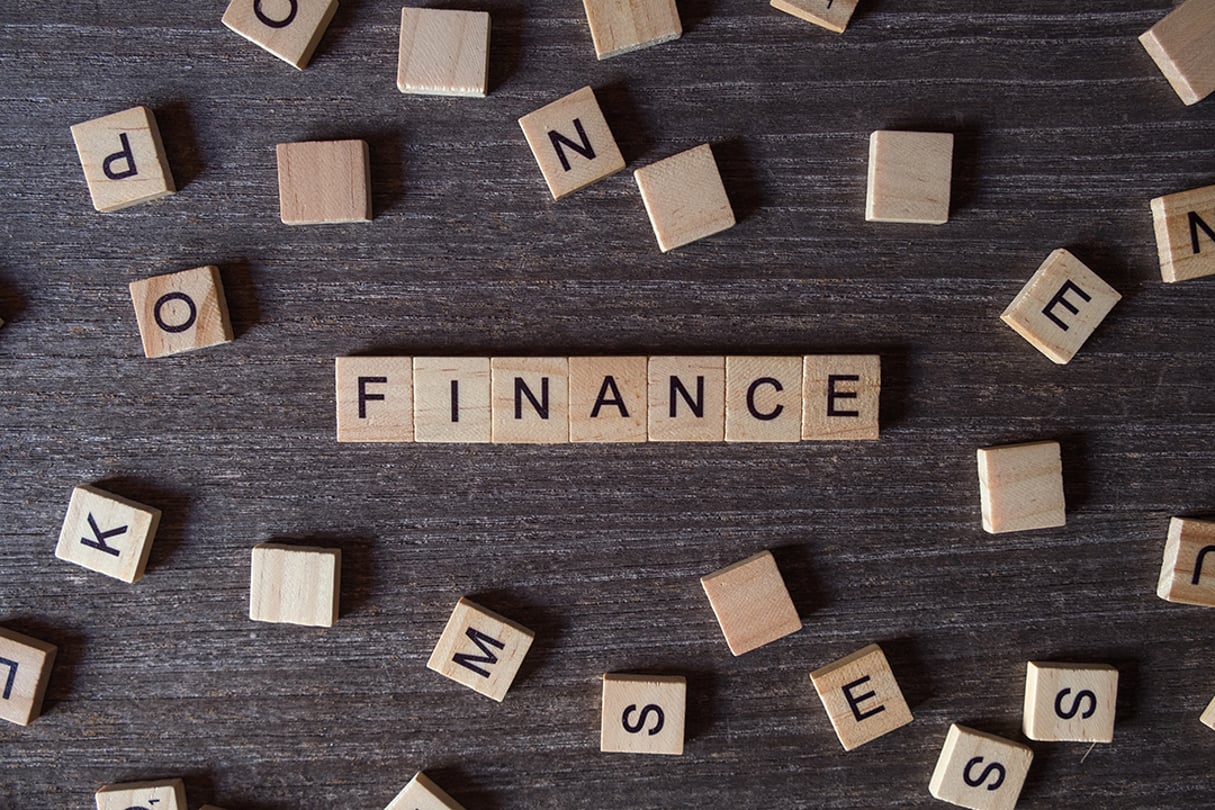 Finance (image d’illustration) Words of business with collected of wooden blocks.

© Bhutinat Supin/EyeEm/Getty