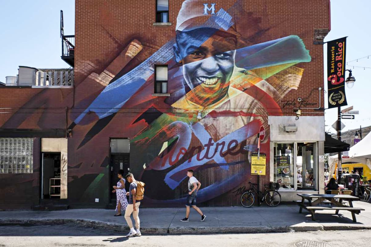 Fresque géante, à Montréal, en hommage à Jackie Robinson, premier joueur noir à avoir évolué dans la ligue professionnelle nord-américaine de base-ball, de 1947 à 1956. © Corinne SIMON/CIRIC