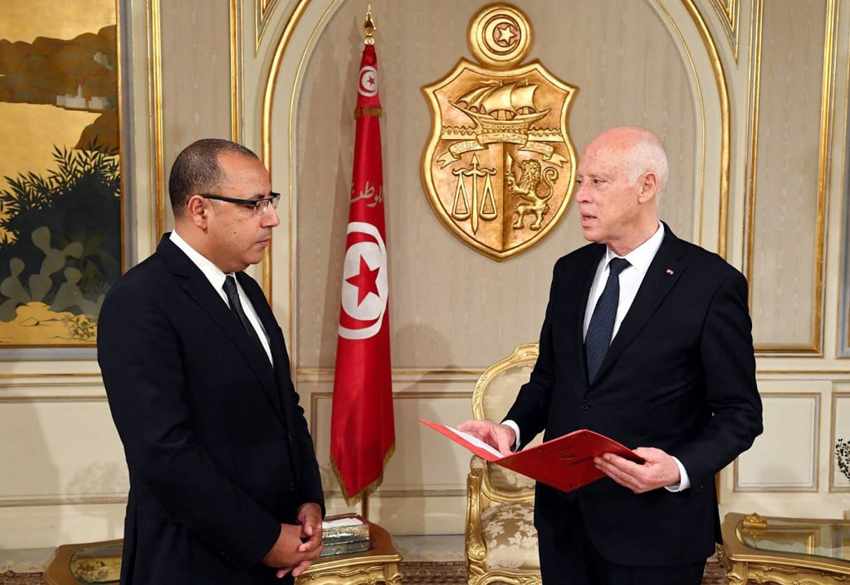 Hichem Mechichi (à gauche) est désigné par la président Kaïs Saïed, le 25 juillet 2020, comme chef de gouvernement et chargé de former un cabinet en un mois. © AFP