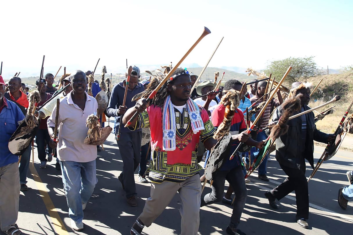 Des partisans de Jacob Zuma manifestent près de Nkandla, dans le KwaZulu Natal, le 1er juillet 2021. &copy; /AP/SIPA