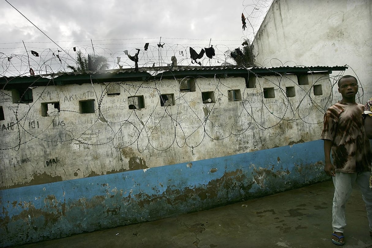 Dans la cour de la prison de Bunia le 30 mars 2006, en RDC. © Spencer Platt/Getty Images