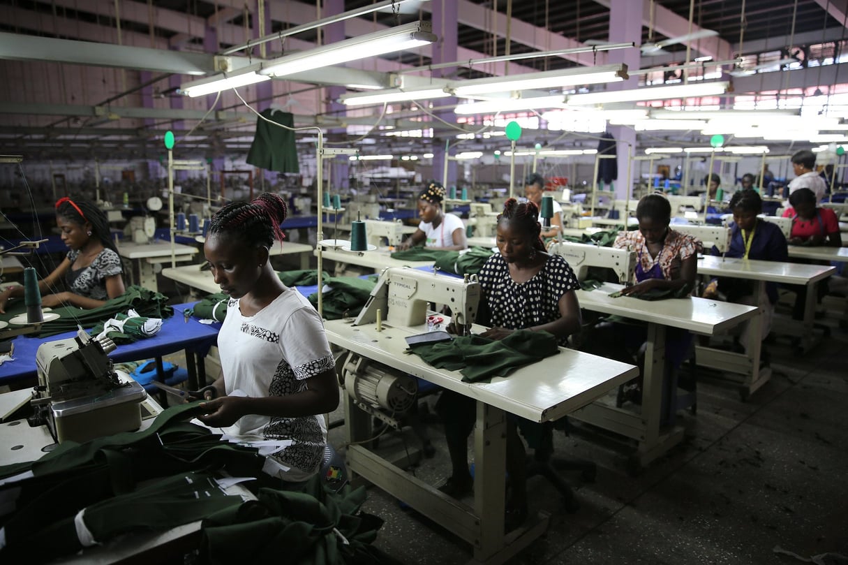 Ouvrières travaillant dans une usine à Accra au Ghana © Banque mondiale/Flickr/Licence CC