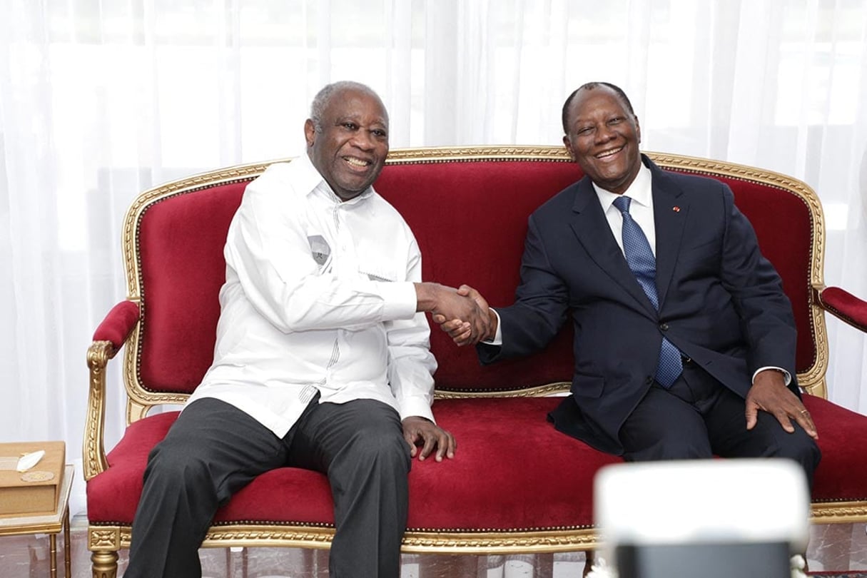 Laurent Gbagbo et Alassane Ouattara lors de leur rencontre le 27 juillet 2021, à Abdidjan. © Cyrille Bah/AFP