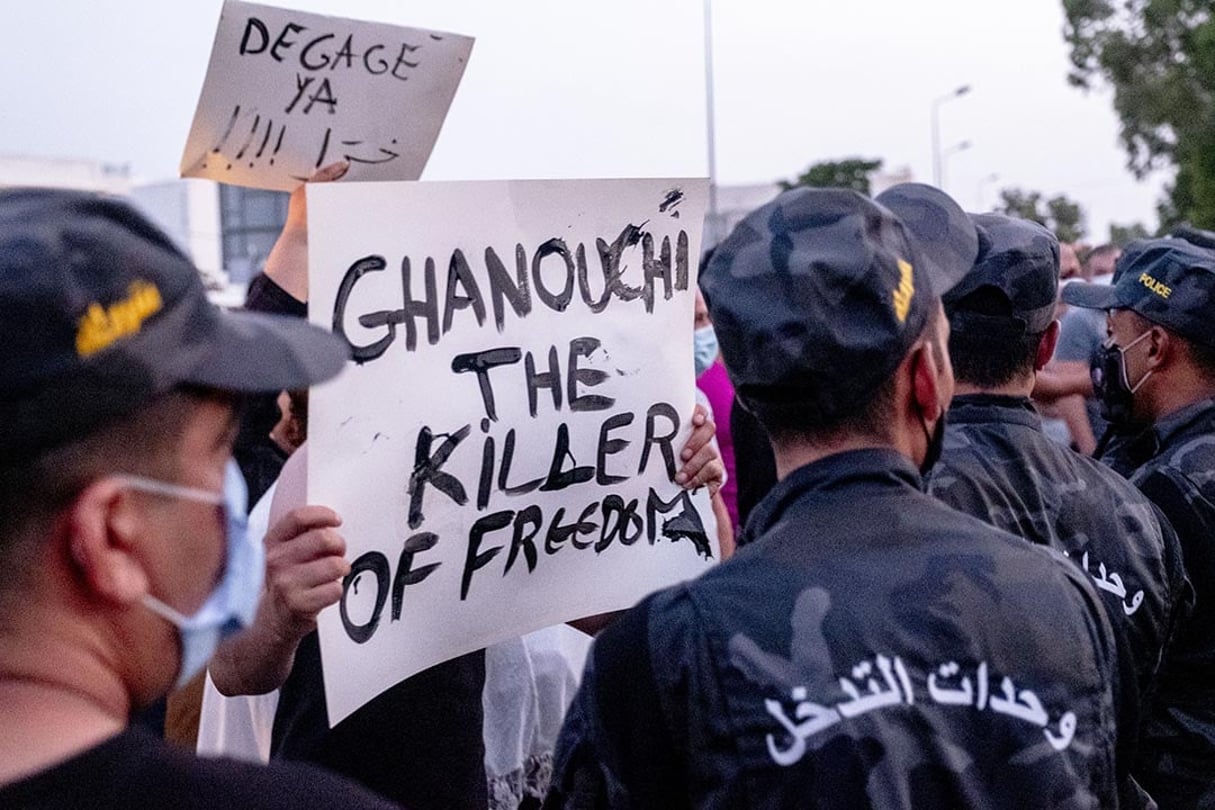Le 26 juillet 2021, des militaires bloquent l’accès de l’Assemblée à Rached Ghannouchi © Nicolas Fauqué