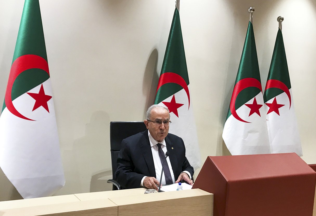 Le chef de la diplomatie algérienne Ramtane Lamamra lors d’une conférence de presse, le 24 août 2021, à Alger. © Abdelaziz Boumzar/Reuters