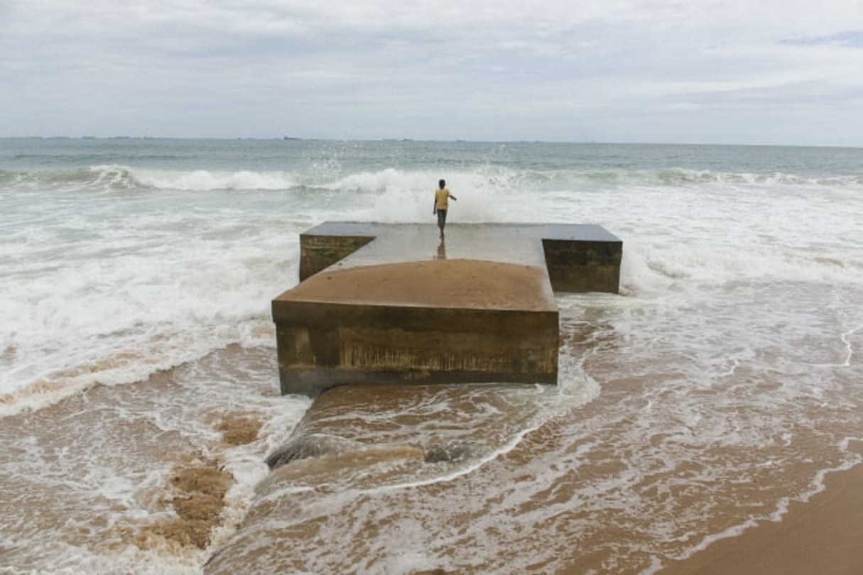 Reportage au Togo, en mai 2014. Plage de la ville de Lomé. © Jacques Torregano