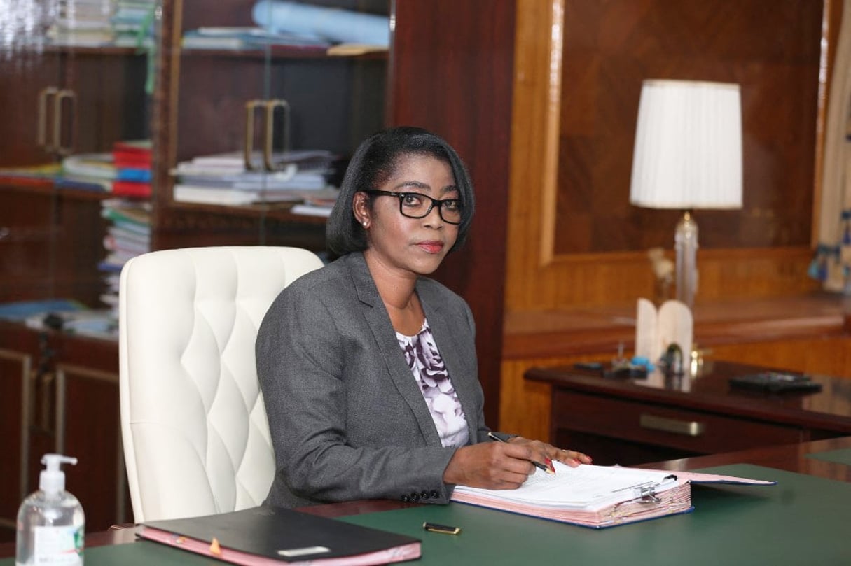 La Première ministre gabonaise Rose Christiane Ossouka Raponda dans son bureau à Libreville, le 26 mars 2021. © STEEVE JORDAN/AFP