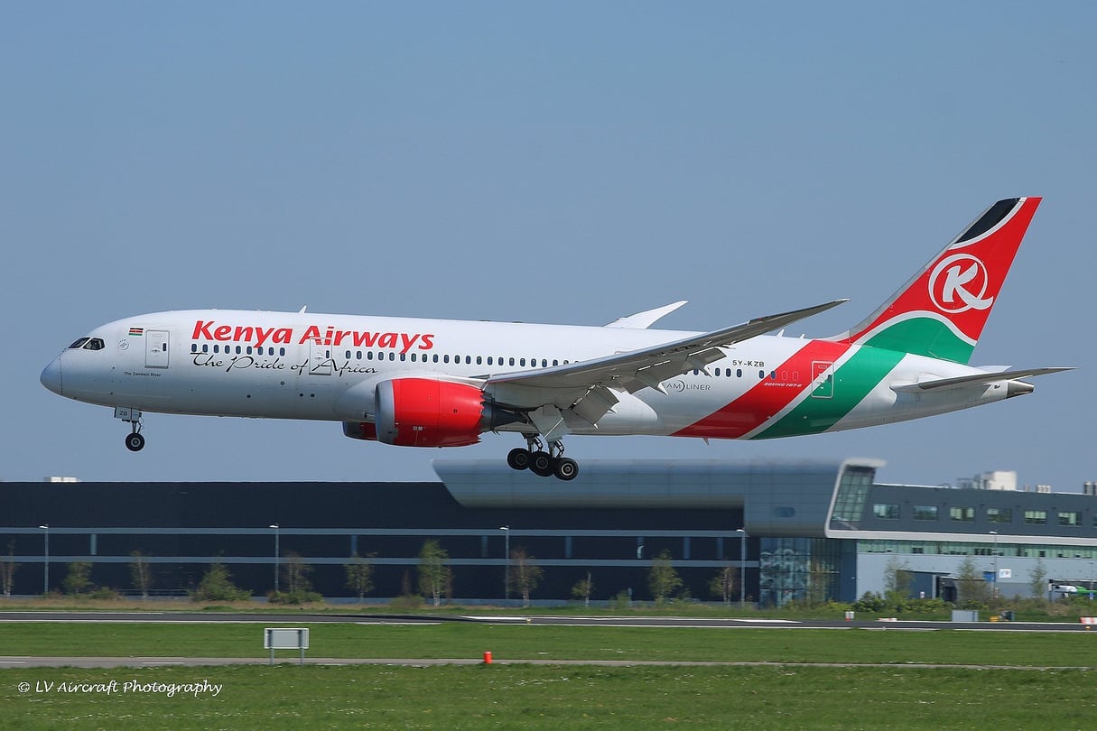 En 2020, les revenus de Kenya Airways avaient reculé d’environ 60% sur un an à 52,8 milliards de shillings (481 millions de dollars). © LV Aircraft Photography/Flickr/Licence CC