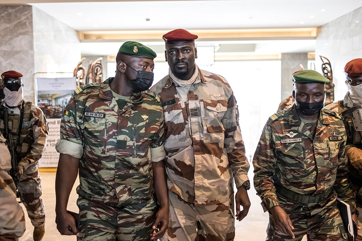 Mamady Doumbouya après une rencontre avec les repésentants de la Cedeao, à Conakry, le 17 septembre 2021 © JOHN WESSELS/AFP