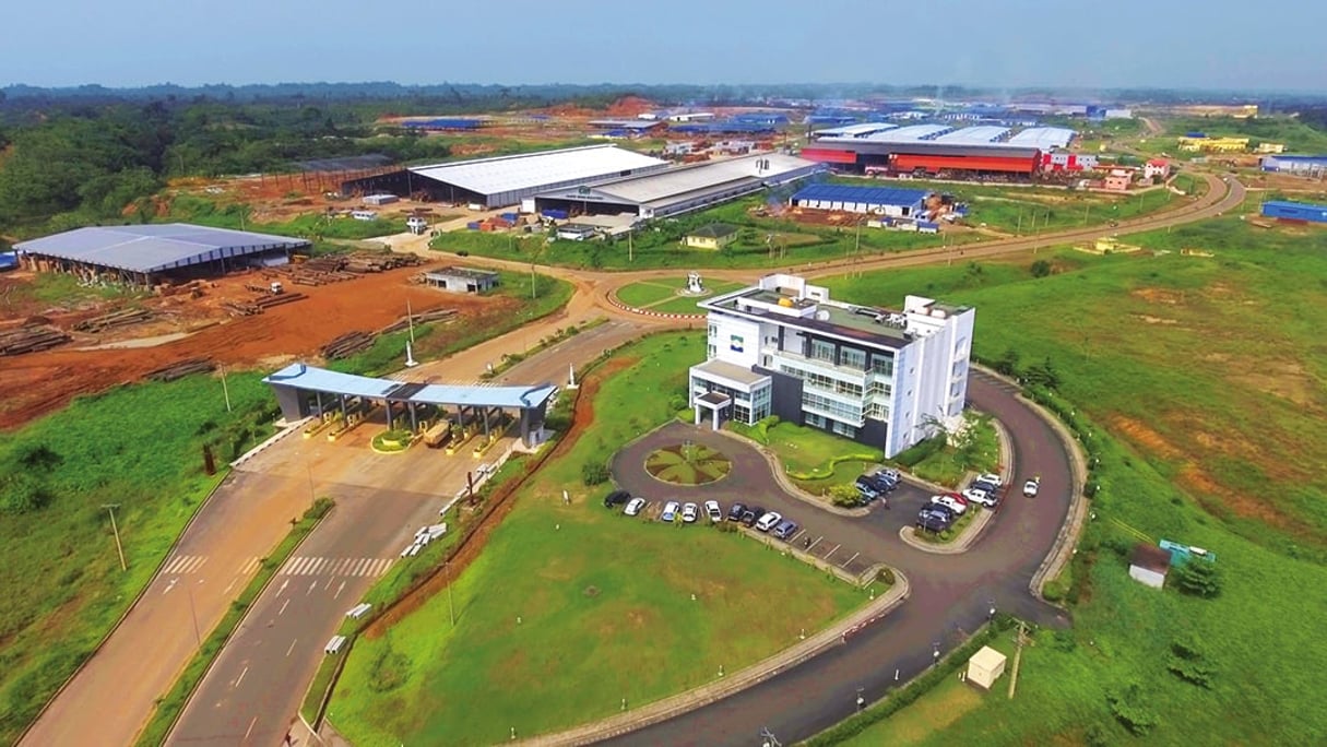Avec 35 000 employés et près de 120 entreprises revendiquées, la ZES a grandement participé à l’essor économique du Gabon. © Olamnet