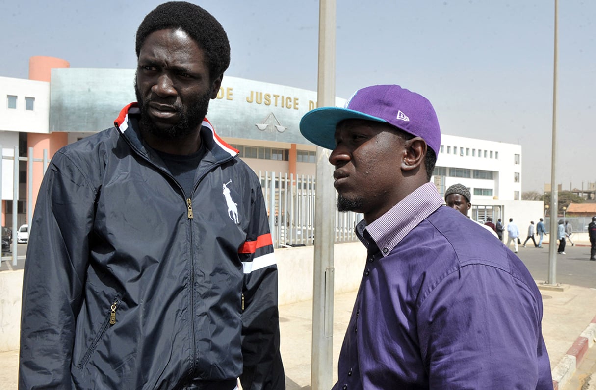 Kilifeu et Simon (à droite), leaders du mouvement Y’en a marre, à Dakar, le 22 février 2012. © SEYLLOU/AFP