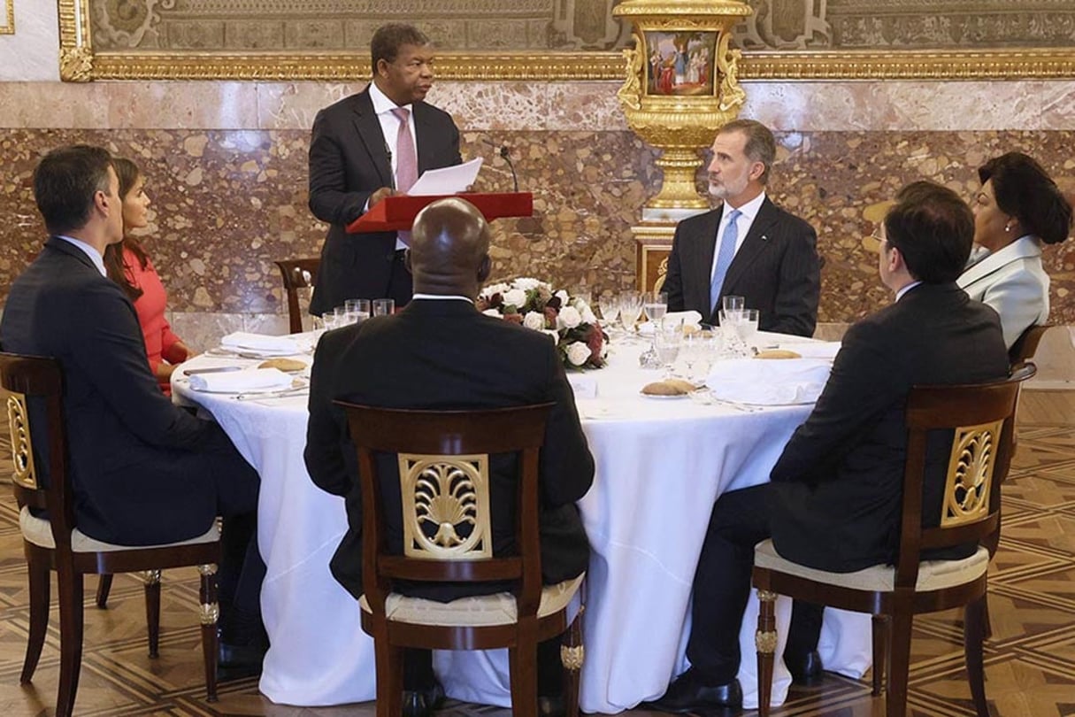 Le président angolais, João Lourenço, lors du déjeuner officiel organisé au Palais royal de Madrid, le 28 septembre 2021. © Andres Ballesteros/AFP