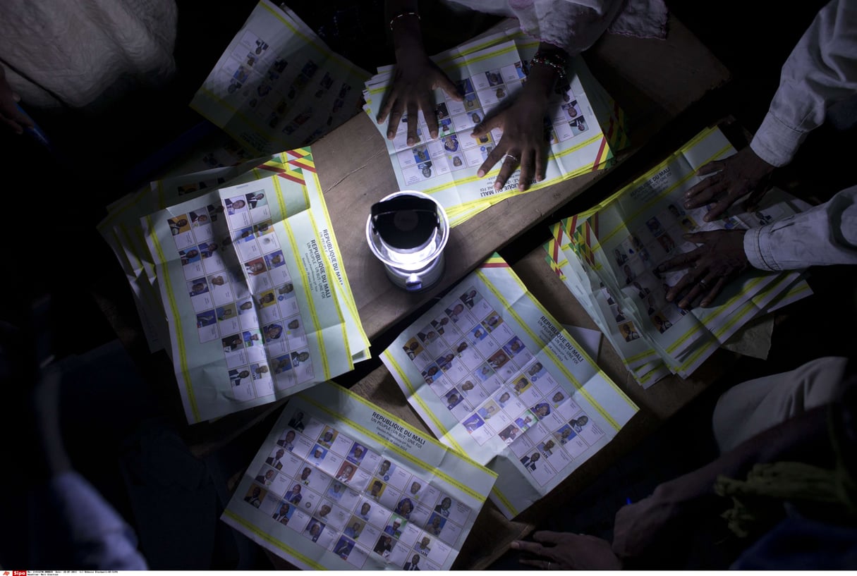 Décompte des voix à Kidal, en juillet 2013 © Rebecca Blackwell/AP/SIPA