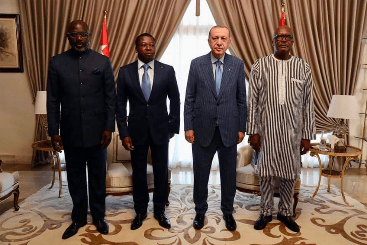 De g. à dr. : les présidents George Weah, Faure Essozimna Gnassingbé, Recep Tayyip Erdogan et Roch Marc Christian Kaboré, à Lomé, le 19 octobre 2021. © Présidence de Turquie