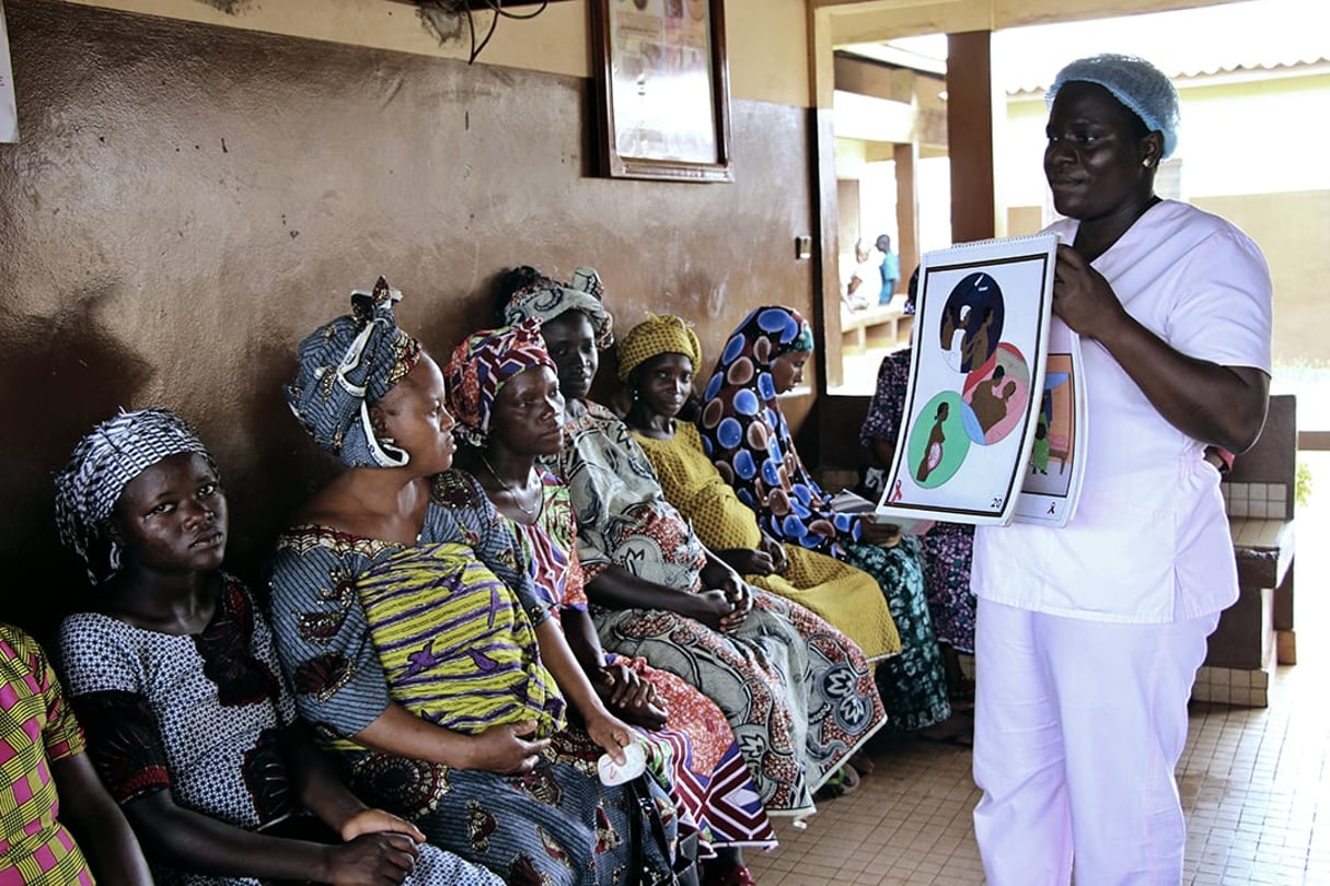 Prévention contre le sida auprès de femmes enceintes à Bohicon, en novembre 2016 © DELPHINE BOUSQUET/AFP