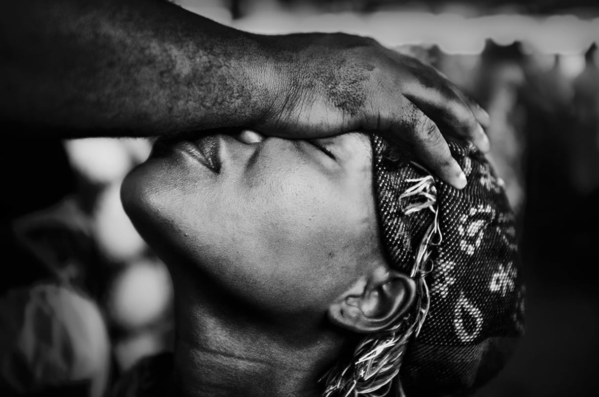 Les personnes visitées par les « maris de nuit » s’en iraient, selon Tonda, chercher la délivrance dans les églises de réveil (photo d’illustration) © Leonard Pongo/NOOR/REA