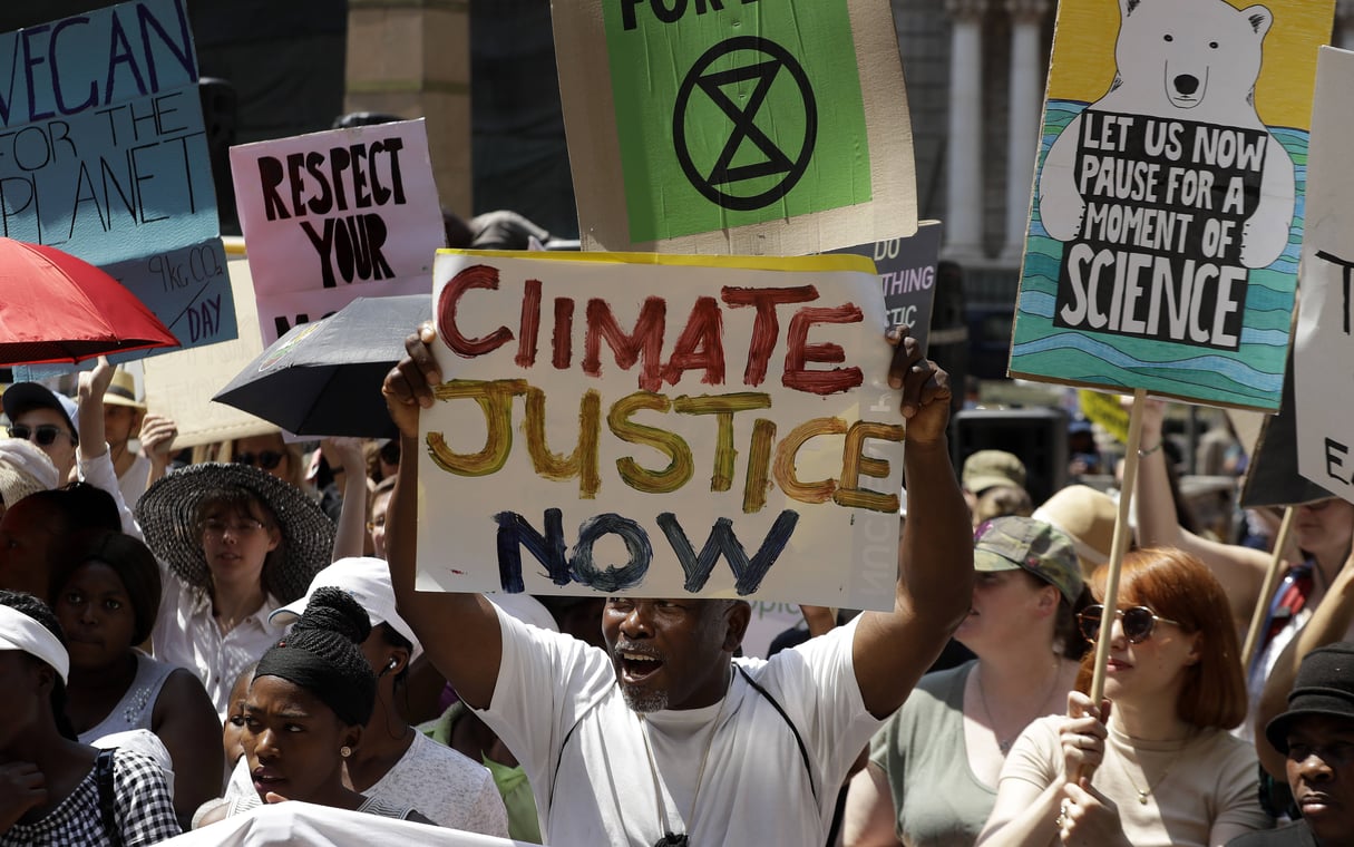 Une manifestation pour la justice climatique à Johannesbourg, en Afrique du Sud, le 20 septembre 2019. © AP Photo/Themba Hadebe