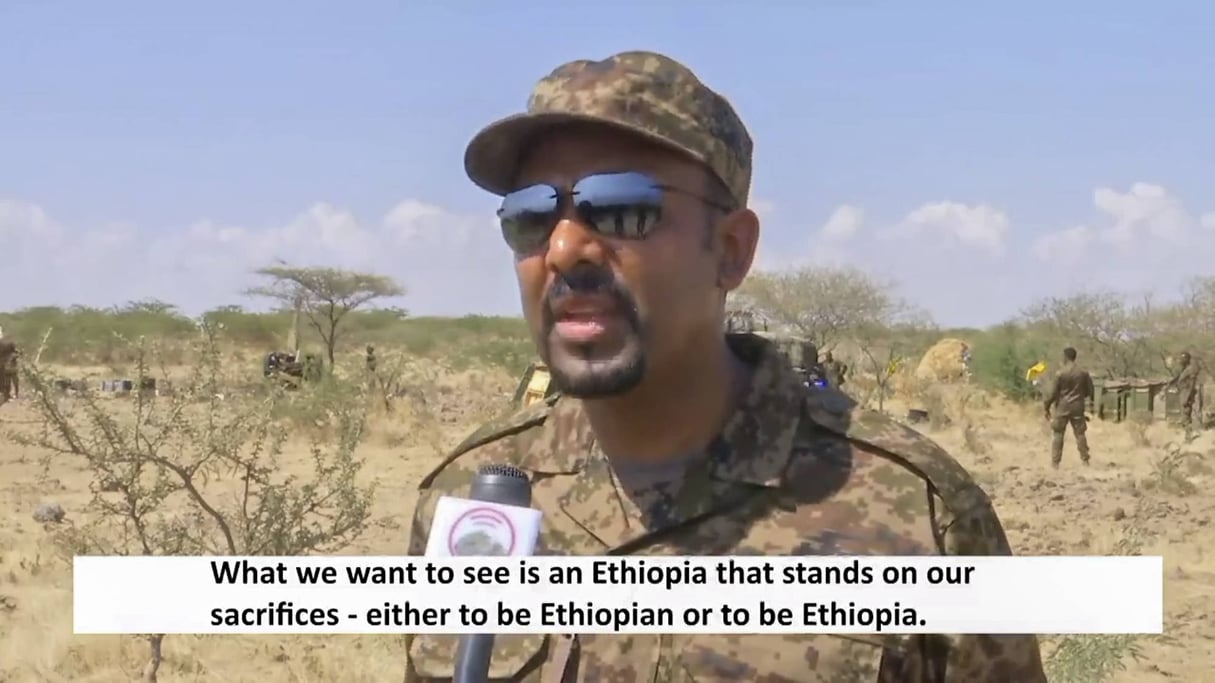 Abiy Ahmed, dans une vidéo diffusée sur les médias d’État le présentant comme étant sur le front, face aux rebelles du TPLF. © /AP/SIPA