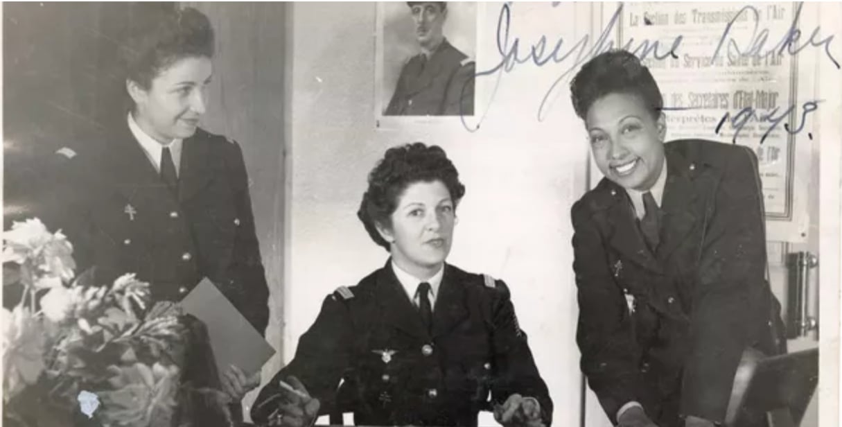 La sous-lieutenante Joséphine Baker à Alger, en 1944, avec la commandante Dumesnil, sa supérieure hiérarchique. © Service historique de la défense, ministère des armées