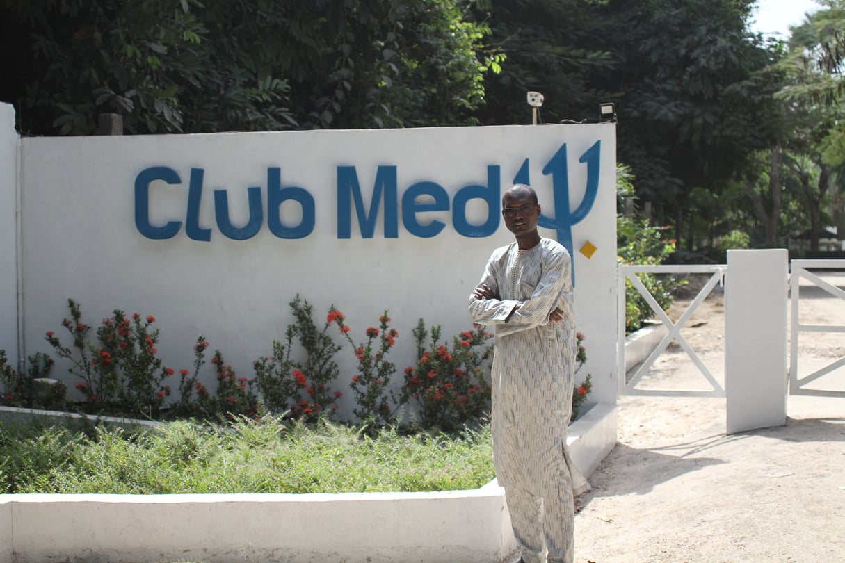 Birane Tamba, 44 ans, est l’administrateur général du Club Med au Sénégal. © Théo Du Couëdic