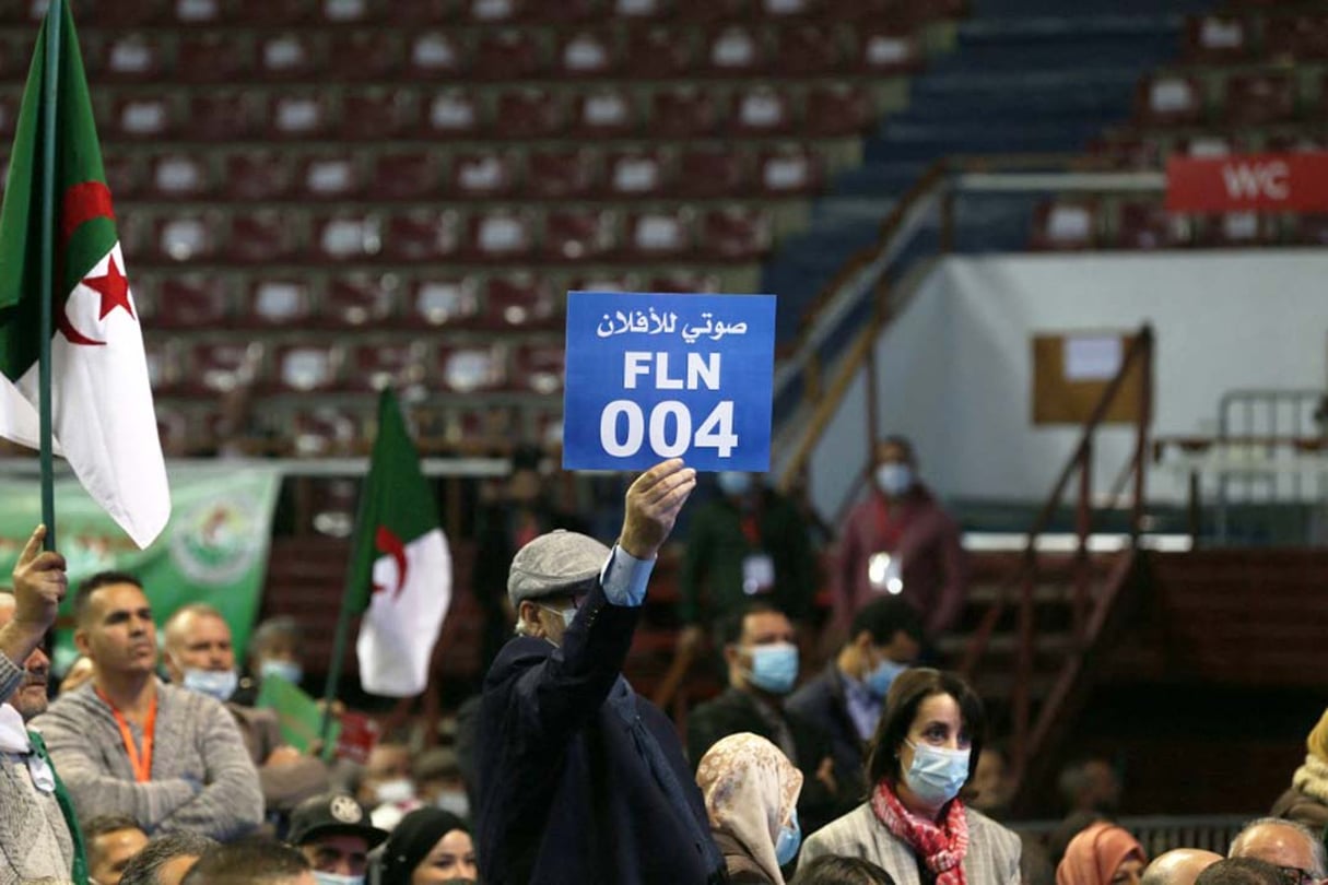 Lors d’un meeting du FLN à Alger, le 21 novembre 2021. © Billal Bensalem/NurPhoto/AFP