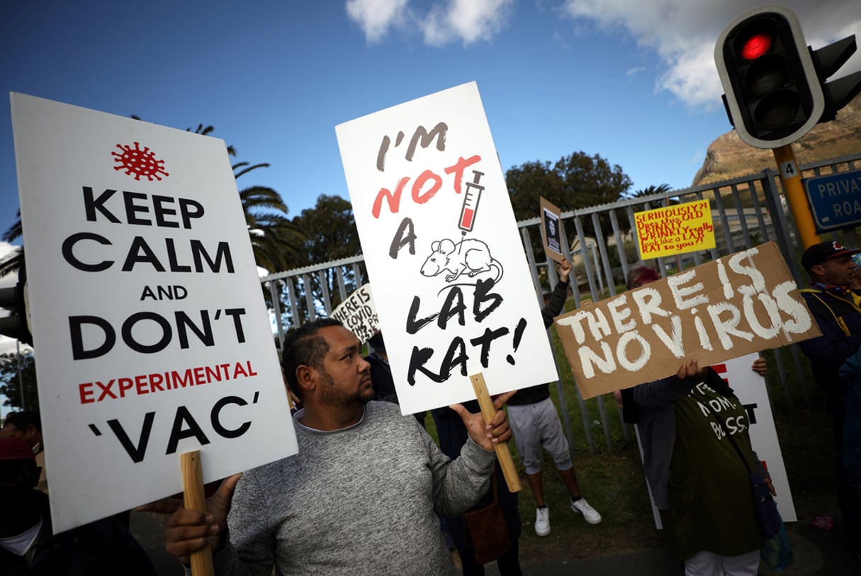 Manifestation antivax au Cap, en Afrique du Sud, le 21 août 2021. © Mike Hutchings/Reuters