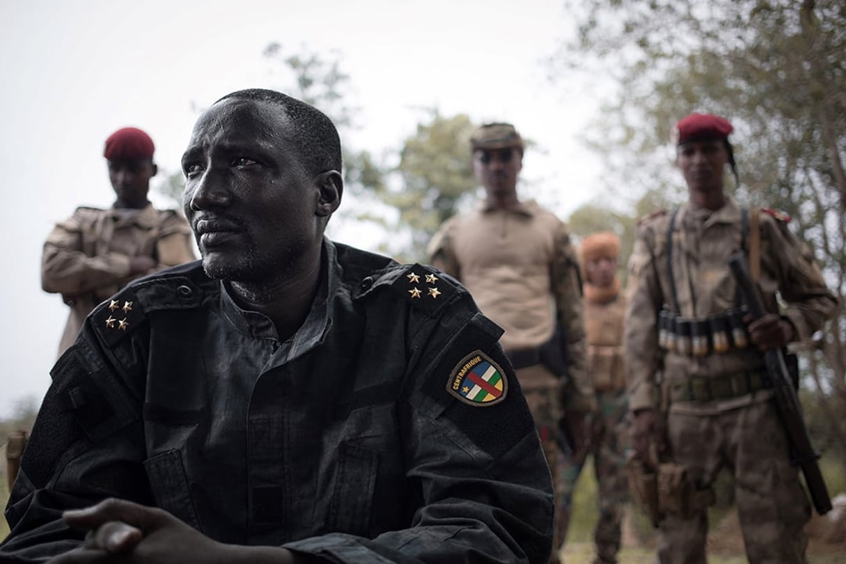Ali Darassa, le chef du groupe armé de l’Union pour la paix en Centrafrique (UPC), pose dans sa base de Bokolobo, près de Bambari, le 16 mars 2019. © FLORENT VERGNES/AFP