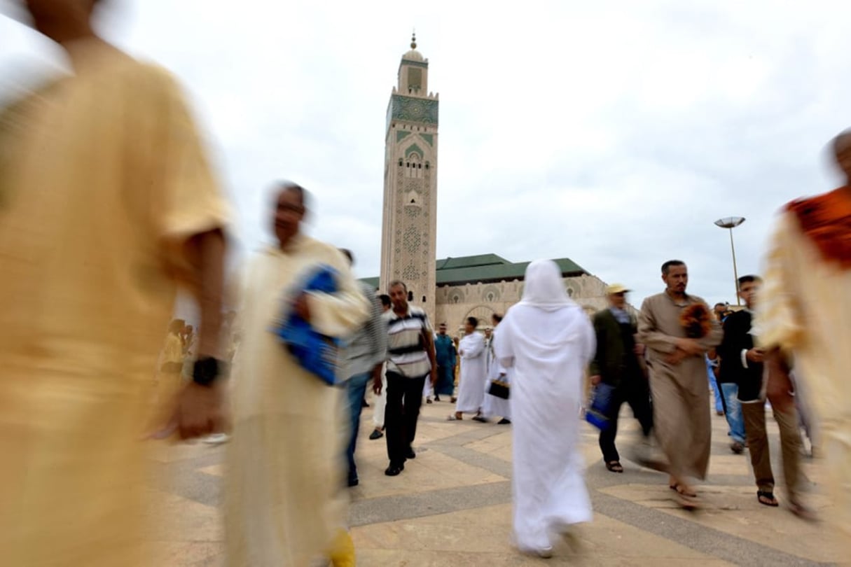 Aux abords de la mosquée Hassan II à l’heure de la prière, à Casablanca. © ABDEL MAJID REZKO/AFP
