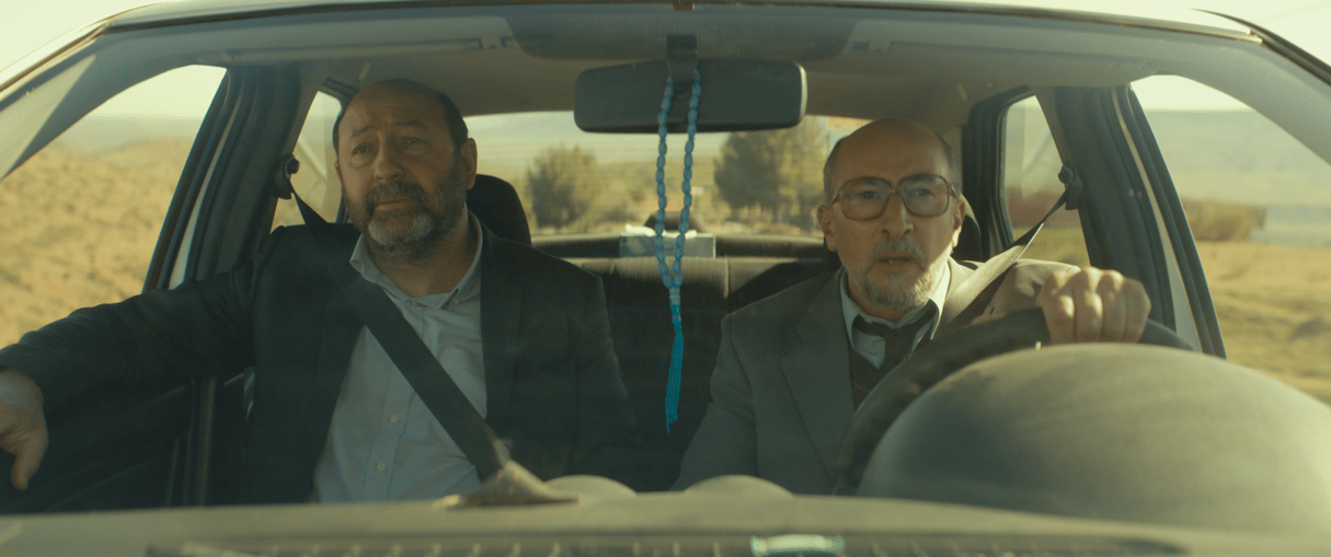 Kad Merad et Fatsah Bouyahmed dans « Citoyen d’honneur » de Mohamed Hamidi © APOLLO FILMS