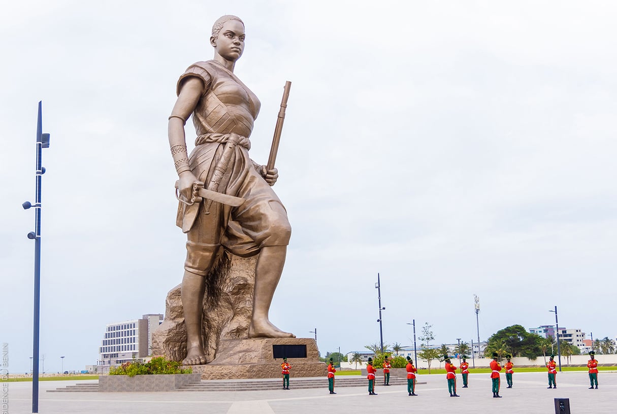 L'Amazone, une nouvelle statue à Cotonou au Bénin. Ici en juillet 2022. &copy; Présidence du Bénin.
