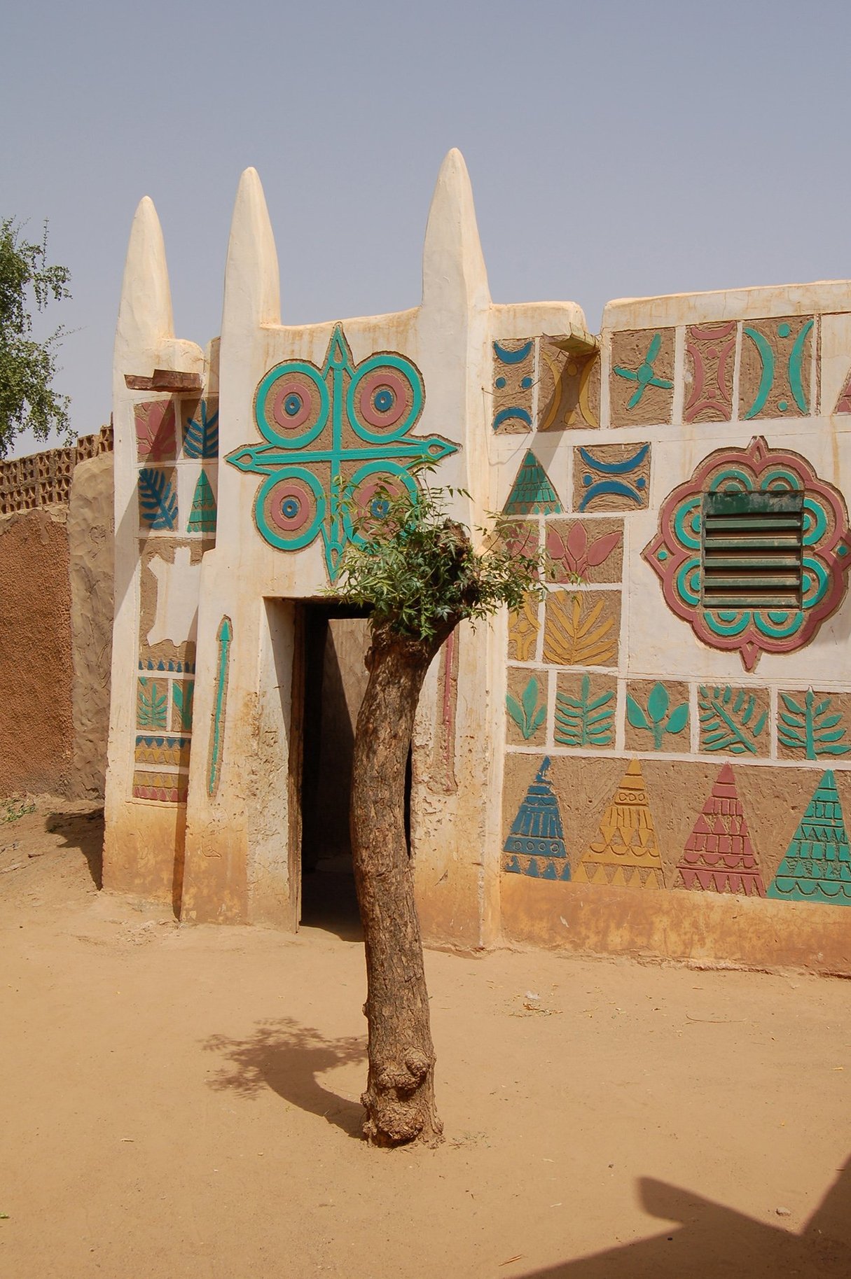 Façade d’une maison haoussa dans le centre ancien de Zinder. &copy; Roland/CreativeCommons