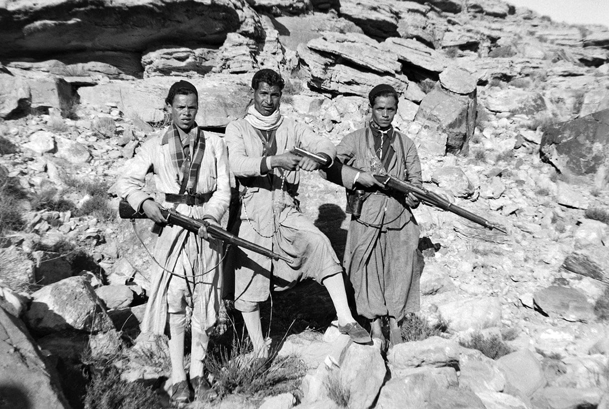 Des combattants algériens de l'ALN, près de la frontière tunisienne, en 1955. &copy; AFP