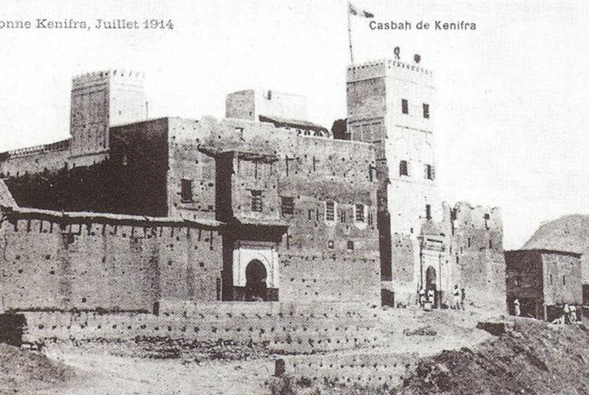 Le repli ordonné des Français vers les remparts de la Casbah de Khénifra se transformera en débâcle. &copy; DR