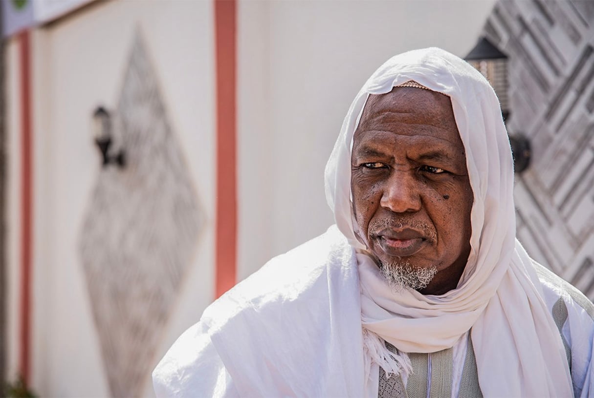 L’imam malien Mahmoud Dicko, lors de l’interview au nouveau centre qui porte son nom, le 10 juin 2021, à Bamako. © Nicolas Réméné pour JA