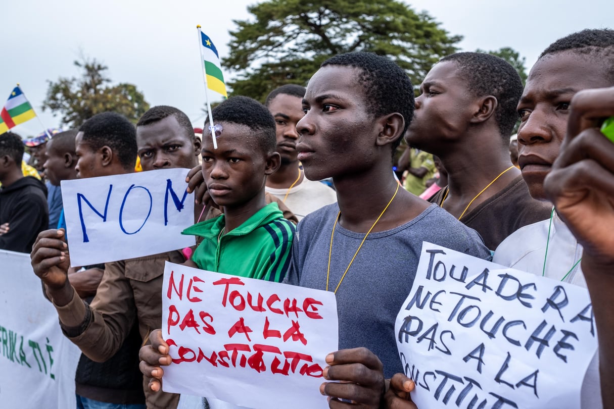 Des opposants à Faustin-Archange Touadéra manifestent contre un troisième mandat du président centrafricain, à Bangui, le 27 août 2022. © Barbara DEBOUT/AFP