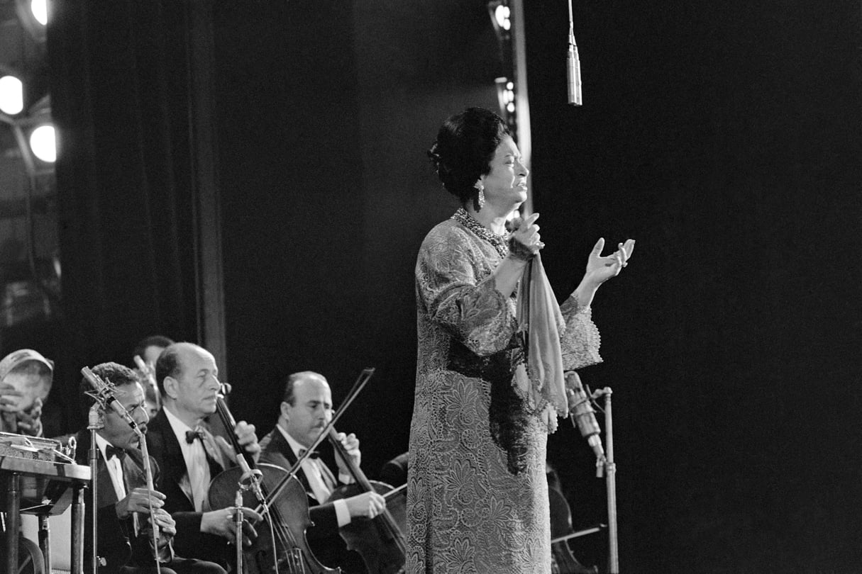 La chanteuse Oum Kalthoum, à l'Olympia, à Paris, le 14 novembre 1967. &copy; AFP