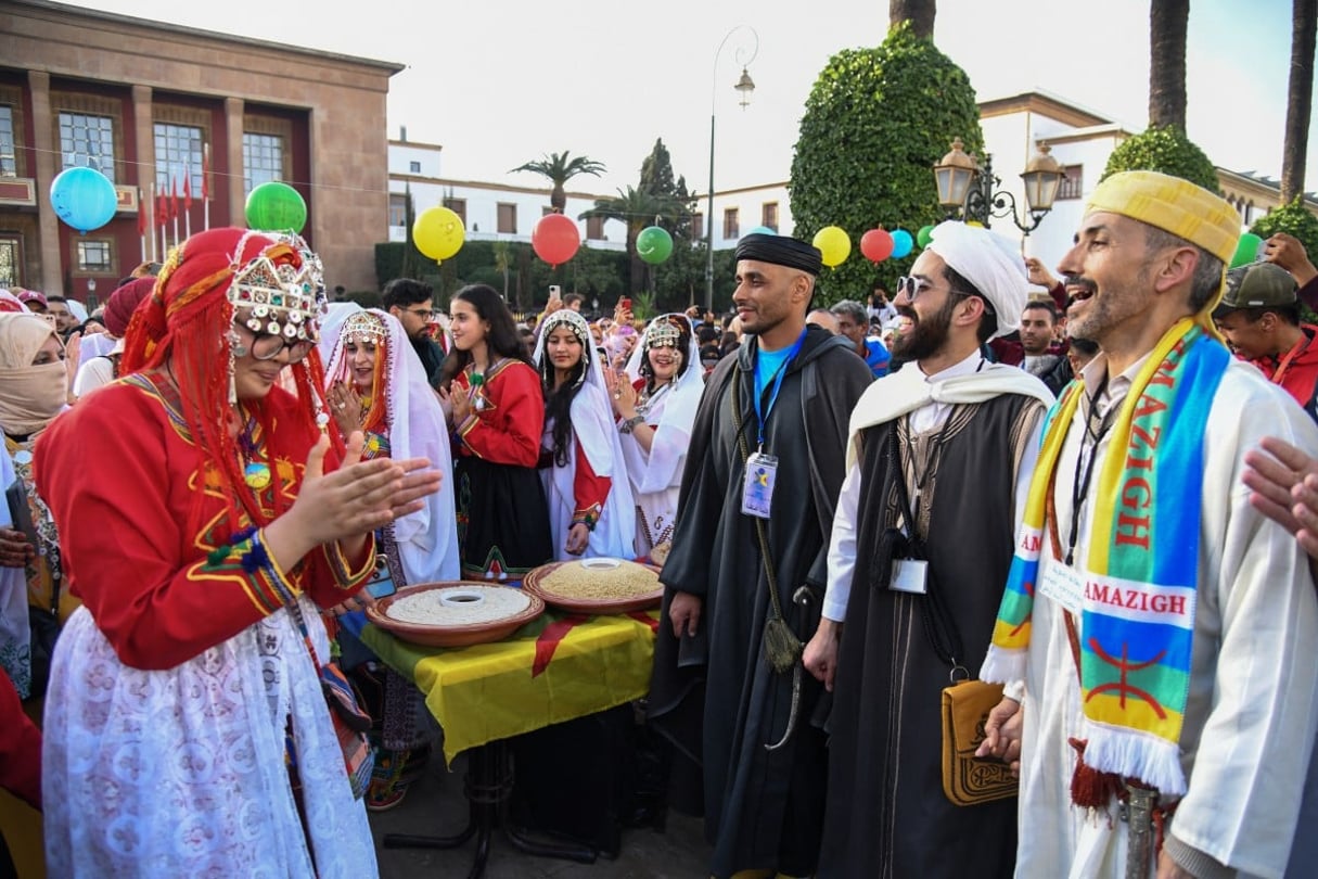 Des Marocains ont célébré devant le Parlement à Rabat le Nouvel an amazigh, dimanche 14 janvier 2024. © AFP