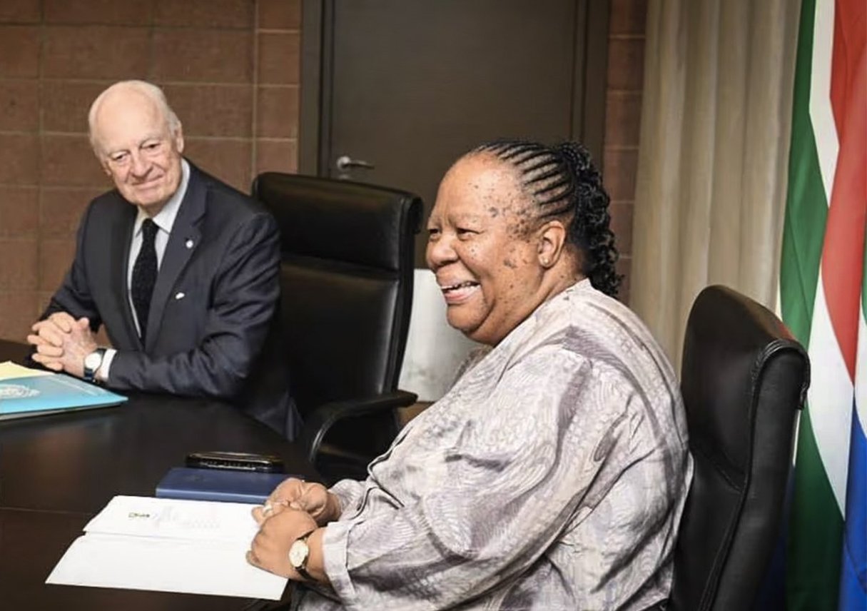 Rencontre entre l’envoyé personnel du secrétaire général de l’ONU, Staffan de Mistura, et la ministre sud-africaine des Affaires étrangères, Naledi Pandor, à Pretoria, le mercredi 31 janvier 2024. © DR